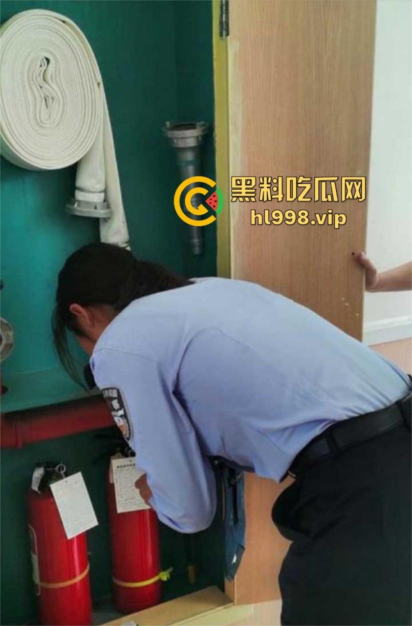 民警变成变态淫魔!外网发布与女警的性爱视频,穿警服口交、后入爆操,极品警花无处遁形!-10