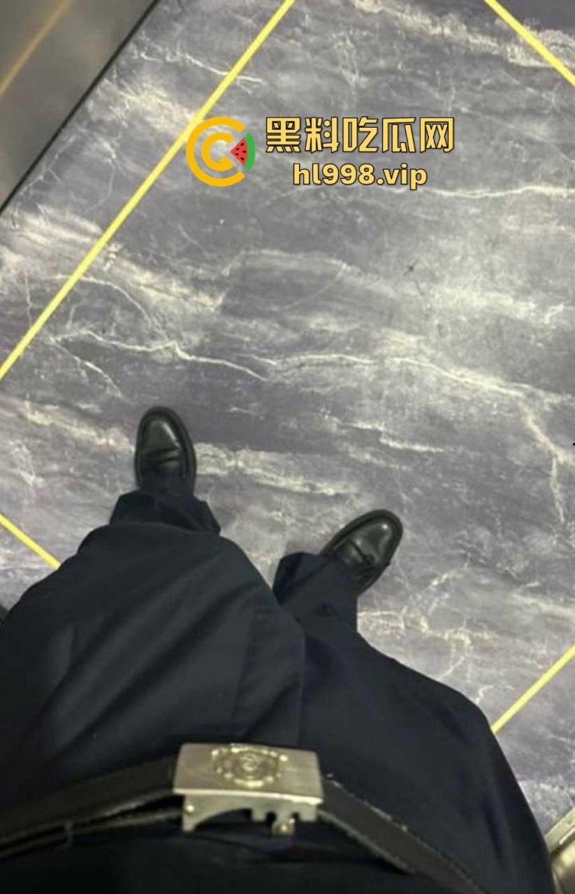 民警变成变态淫魔!外网发布与女警的性爱视频,穿警服口交、后入爆操,极品警花无处遁形!-11