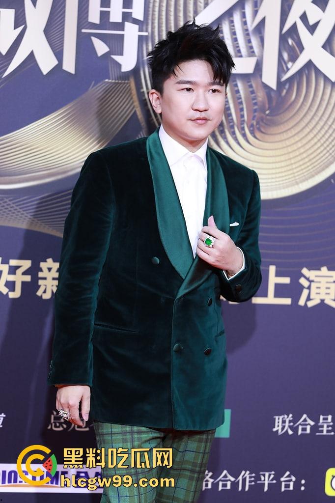 抖音黄毛毛自爆,6000万粉丝顶流男艺人『张大大』酒店暴打女编剧,2小时枕头玻璃杯狂砸,逼她下跪道歉!-19