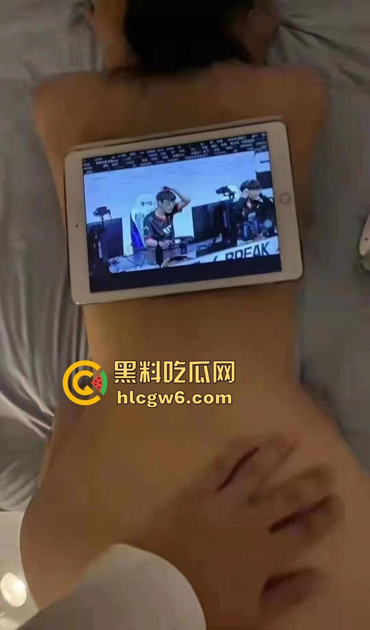 常州大胸妹『孙一帆』EDG死忠粉, 奶子写口号边看比赛边挨草吃鸡,分手后接盘哥千万别浪费这极品奶!-4