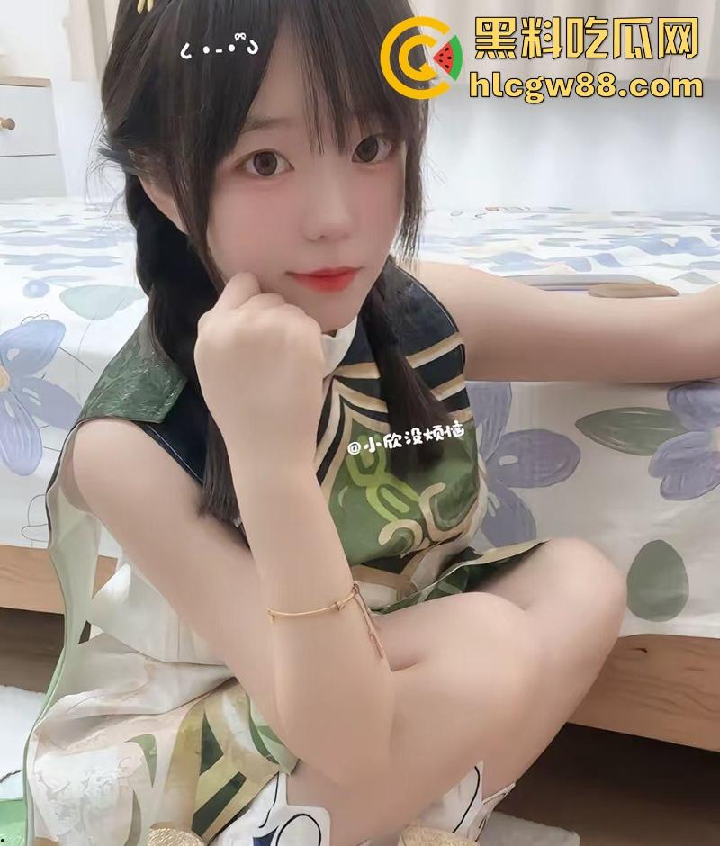 抖音美女网红【小欣没烦恼】惊爆私密足控事业 白玉嫩足 肆意挑逗 男粉丝痴狂打赏只为目睹绝美脚趾-3