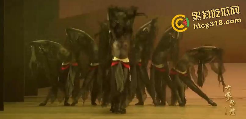 央视严选《大梦敦煌》演出暴露奶头清晰可见！没有B罩以上还演不了！这算不算文化突破?-7