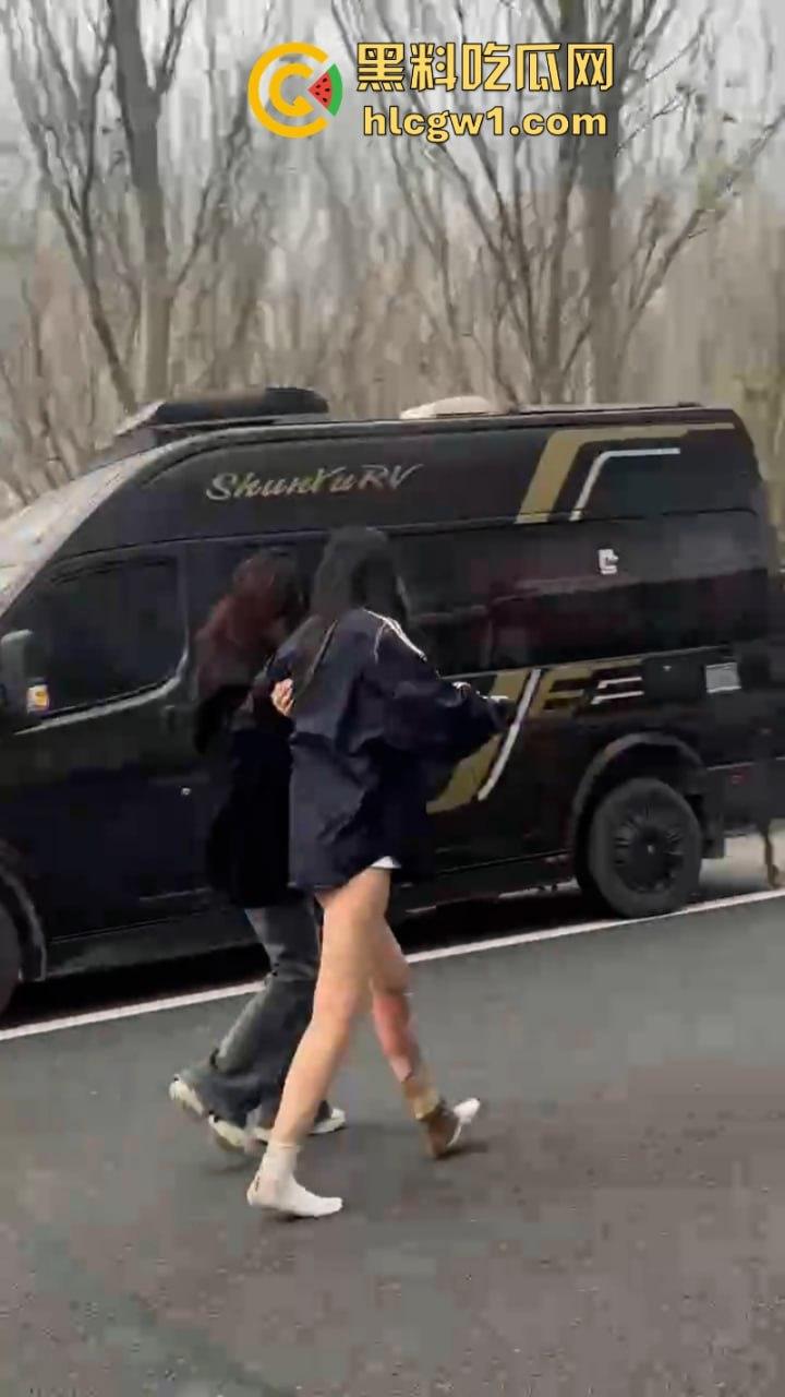 辽宁沈阳高速大巴车侧翻起火 50多名学生烧伤惨重 真实现场视频流出-8