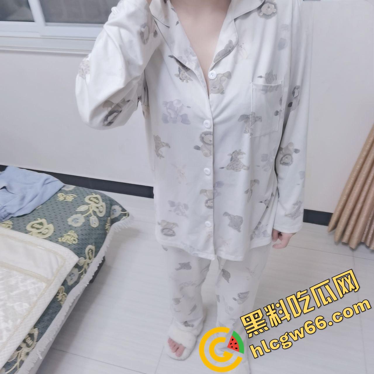 海角28岁教师姐姐淫路曝光!弟弟苦追终操大屁股姐,半推半就插进去,三年性瘾喷发射满臀!-2