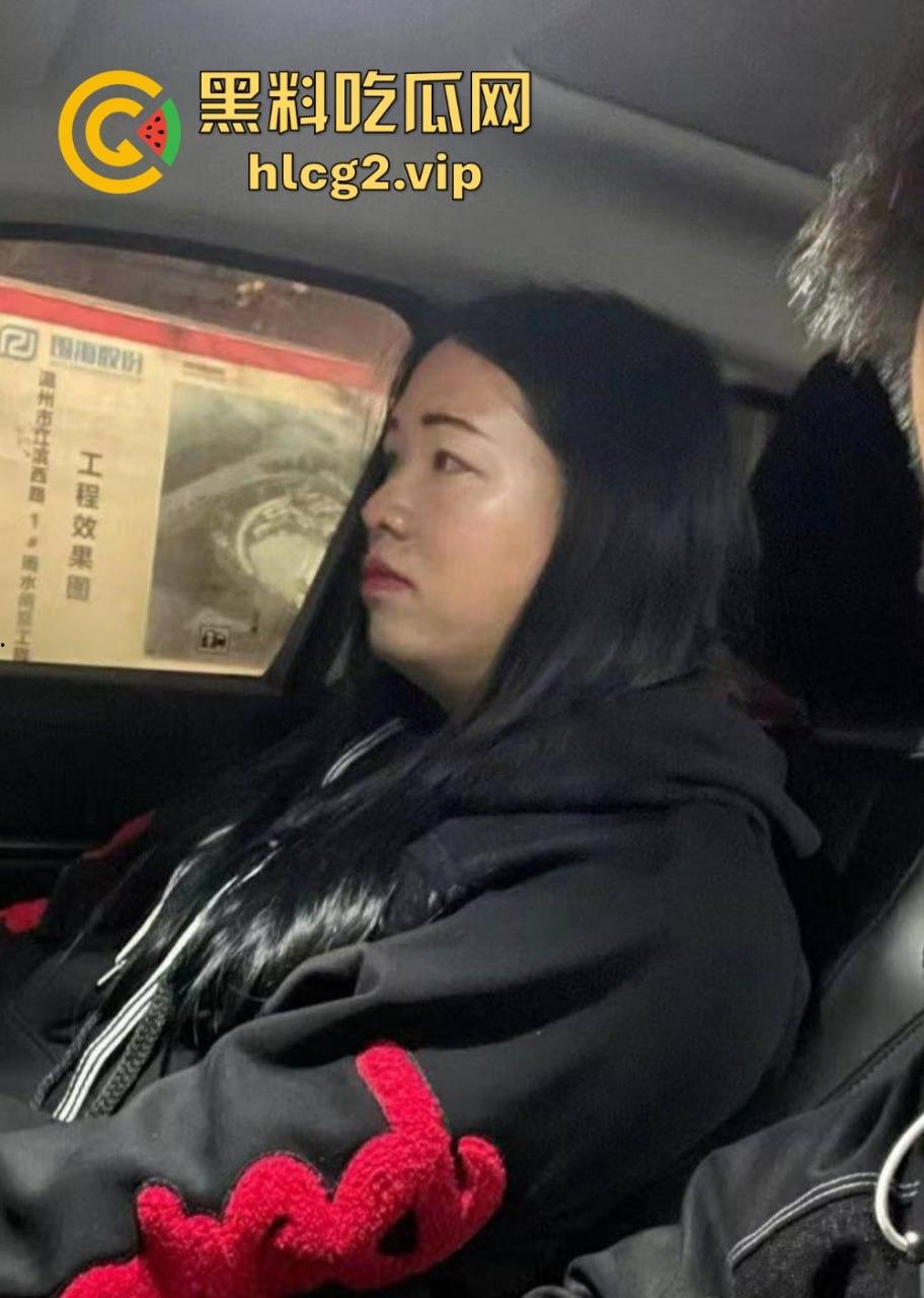 杭州男子陌陌约炮遇大妈,硬着头皮上阵!后入猛操还要边听大妈打电话,剧情真够离谱!-4