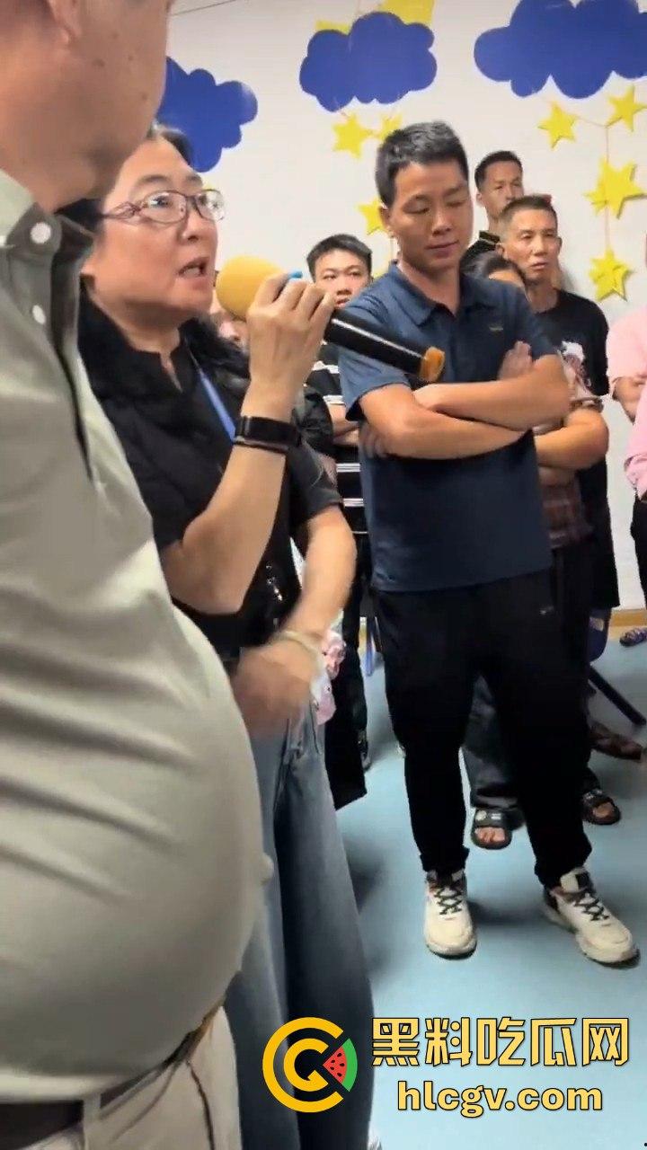 东莞虎门雅达幼儿园老板卷钱跑路!几百名孩子无书可读,教育局踢皮球不作为引家长怒火!-7