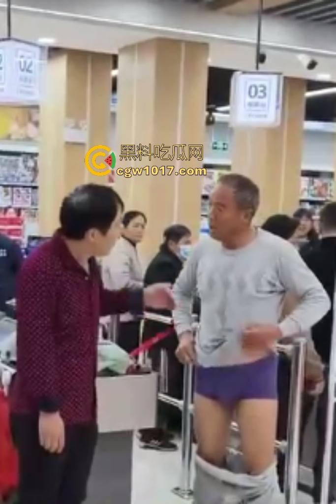 河北超市机器响工作人员逼老人脱光自证清白，还要搜身，这太过分了，大爷说“骗我脱完就不管了”？-7