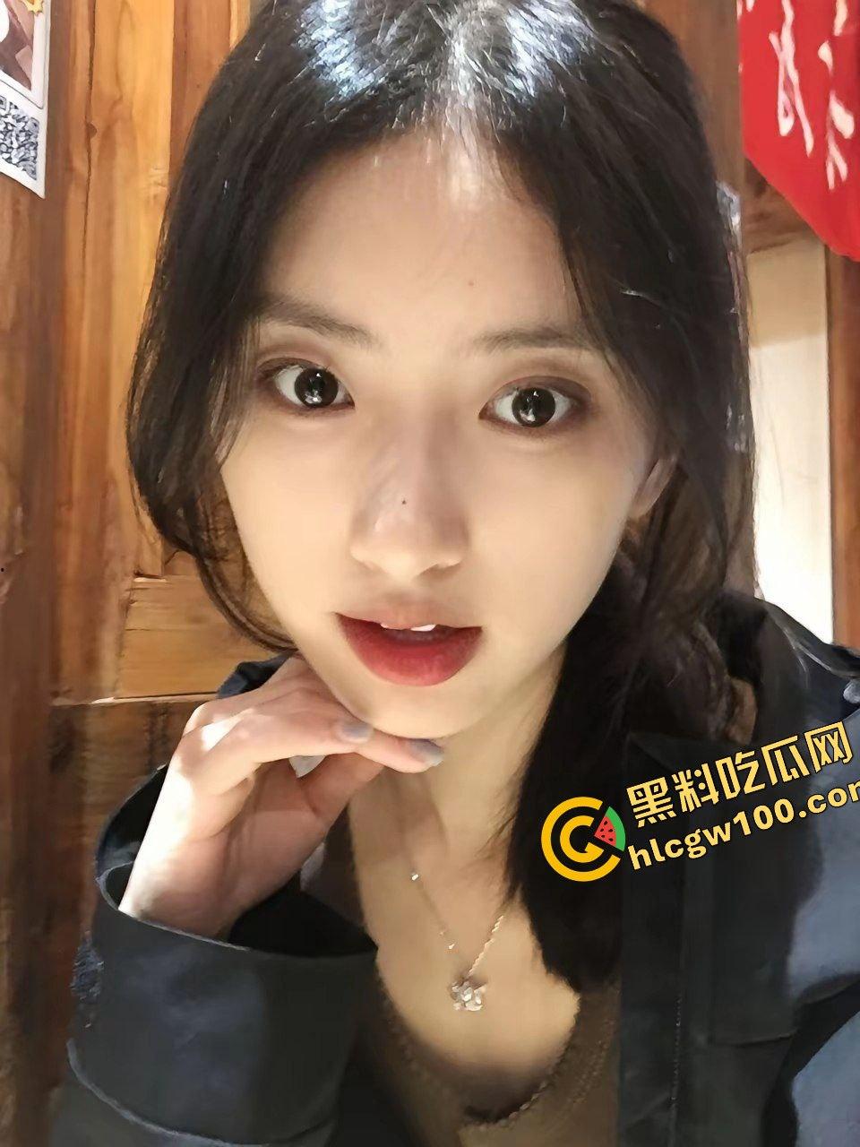 上海震旦职业学院反差骚鸡肉便器『王艺婉』母狗体质滥交无数 炮友情趣后入激烈做爱!原创独家曝光流出!-1