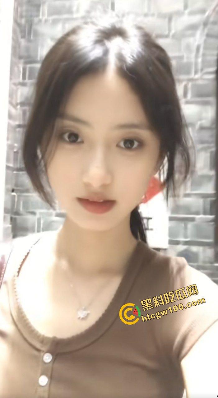 上海震旦职业学院反差骚鸡肉便器『王艺婉』母狗体质滥交无数 炮友情趣后入激烈做爱!原创独家曝光流出!-5