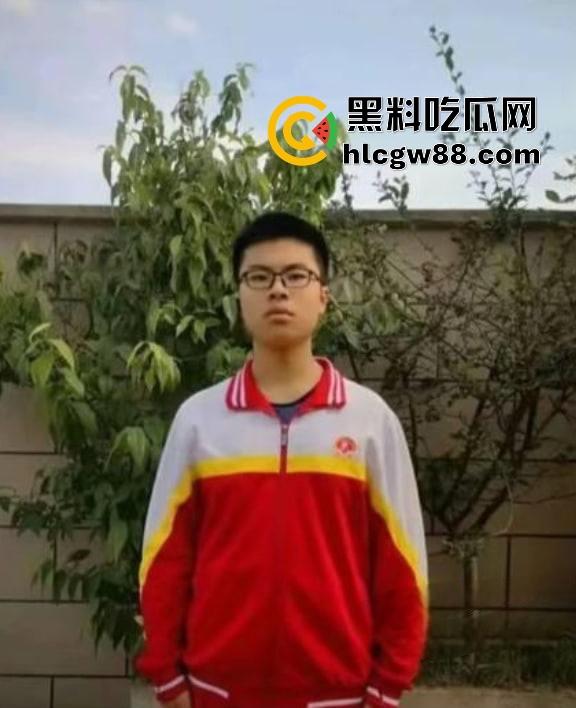 清华大学理工男【张植瑞】潜入华北电力偷拍被抓,手机藏大量师生厕所视频,斯文禽兽有辱清华之名!-8