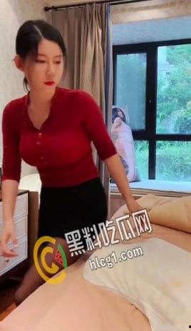 抖音网红反差骚货 李雅 在商场楼道跪舔粉丝 口交镜前后入啪啪射肥臀 姐姐真是太宠粉啦!-2