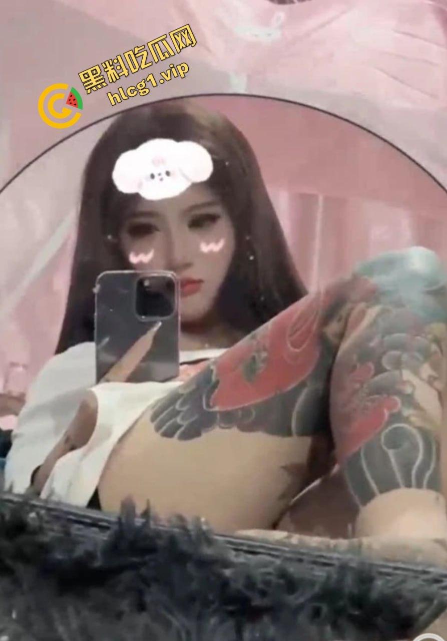 抖音网红精神小妹『还能抱你吗』多人约炮视频曝光!高颜值纹身妹子与多名精神小伙激情放纵!-7