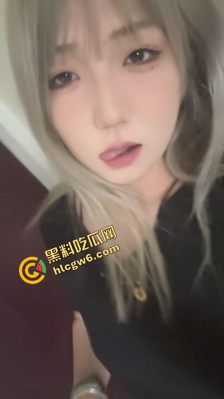 云南曲靖反差婊社会姐蜜桃炮架『何艺彩』欲求不满贱骚逼 被炮友暴力输出后怼！独家流出！-1