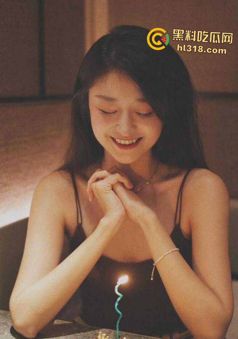 福建莆田【邢素茹】结婚后被老公调教成母狗,在酒店大屁股狂榨精,莆田假货多,但这屁股绝对是真的!-1