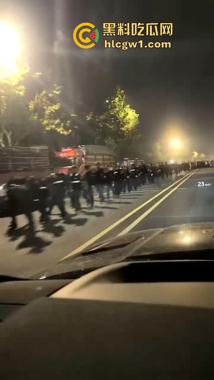 浙江义乌南山区地毯式搜索凶手!群众瑟瑟发抖,警方封锁整片山林!-4