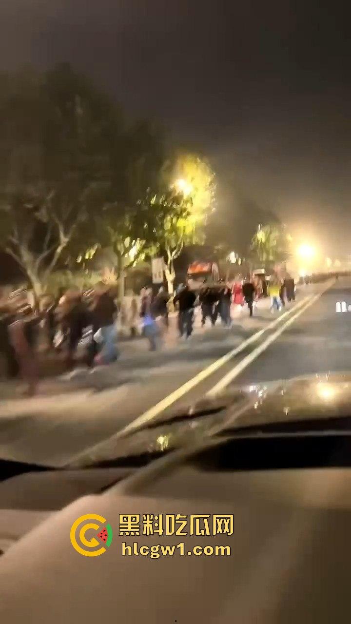 浙江义乌南山区地毯式搜索凶手!群众瑟瑟发抖,警方封锁整片山林!-6