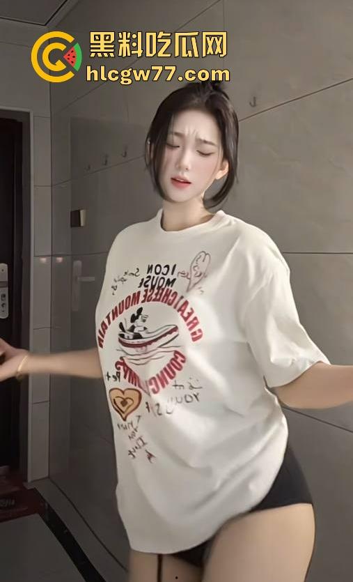 抖音擦边网红【小也很辣】与金主啪啪调教视频最新流出,顶级巨乳大战金主巨屌 身材没得说直呼受不了!-6