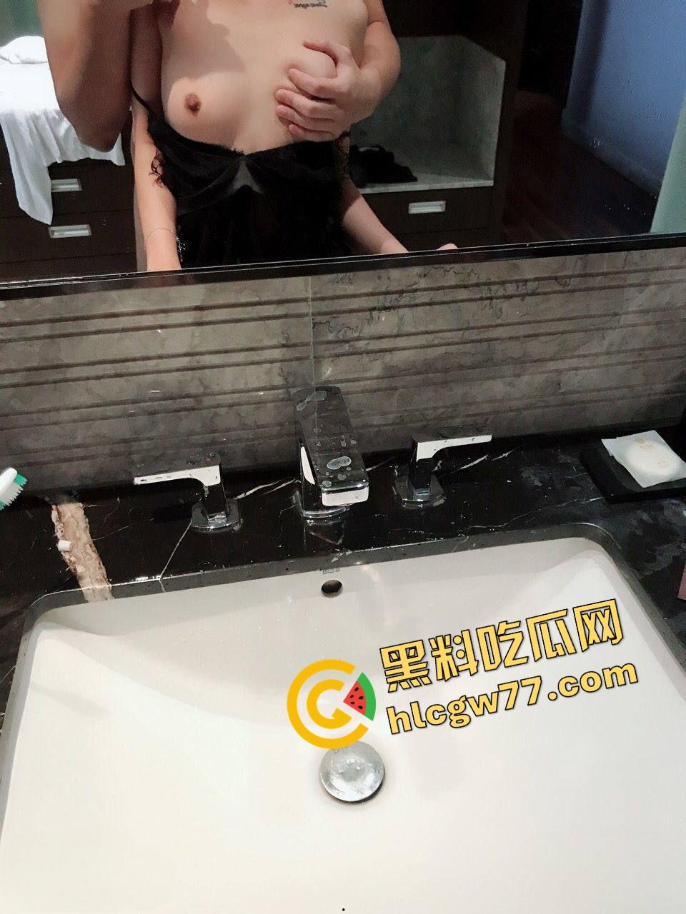 河南荥阳女大学生【金司】酒店装清纯,黑丝情趣装扯烂操穿床,逼水浸透房间!-17