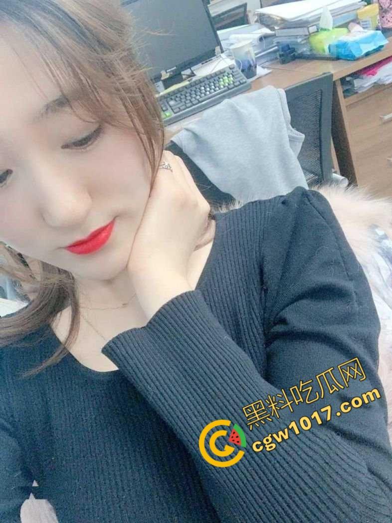 沈阳豪乳少妇【邓佳蕾】的淫荡诱惑:3P狂欢,狗绊式狂操,汁水四溅,欲仙欲死,疯狂放纵!-3