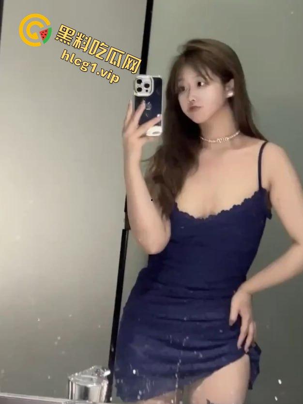 杭州顶级颜值援交妹黄文琪,只需1000块搞一炮!床上主动拿手机记录,这钱花得太值!-1