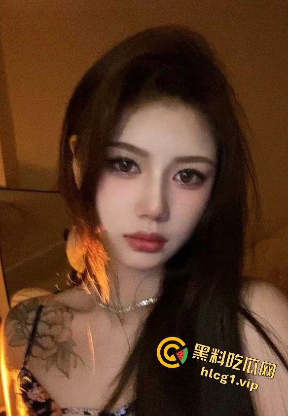 杭州顶级颜值援交妹黄文琪,只需1000块搞一炮!床上主动拿手机记录,这钱花得太值!-6