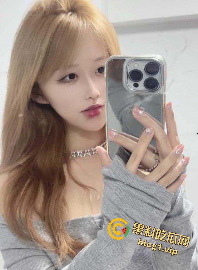 杭州顶级颜值援交妹黄文琪,只需1000块搞一炮!床上主动拿手机记录,这钱花得太值!-7