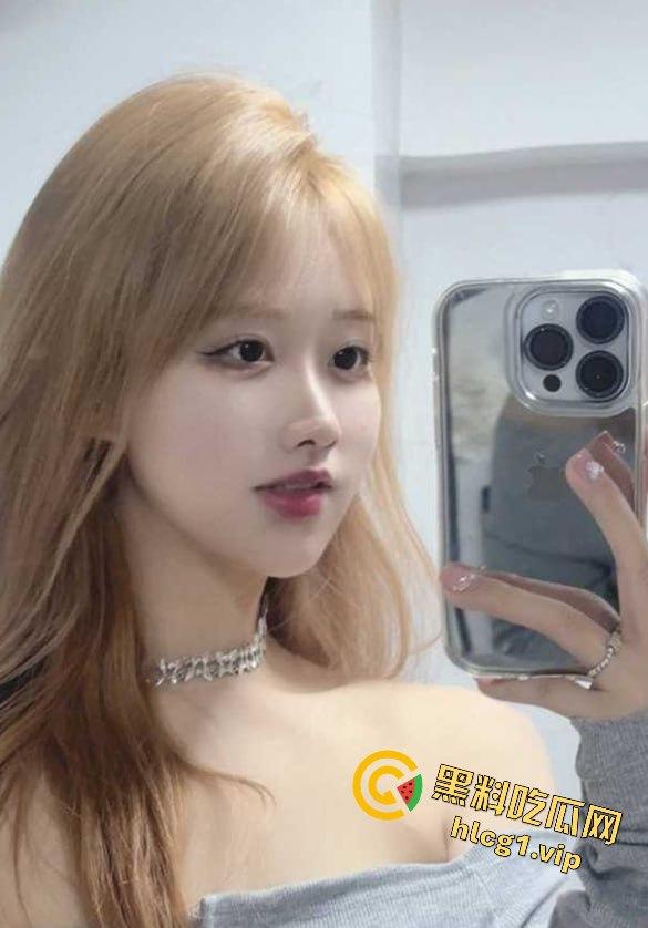 杭州顶级颜值援交妹黄文琪,只需1000块搞一炮!床上主动拿手机记录,这钱花得太值!-10