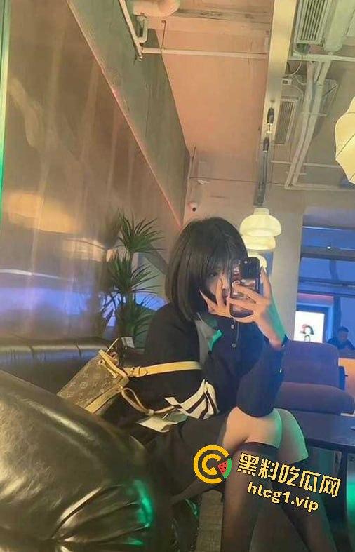 杭州顶级颜值援交妹黄文琪,只需1000块搞一炮!床上主动拿手机记录,这钱花得太值!-12