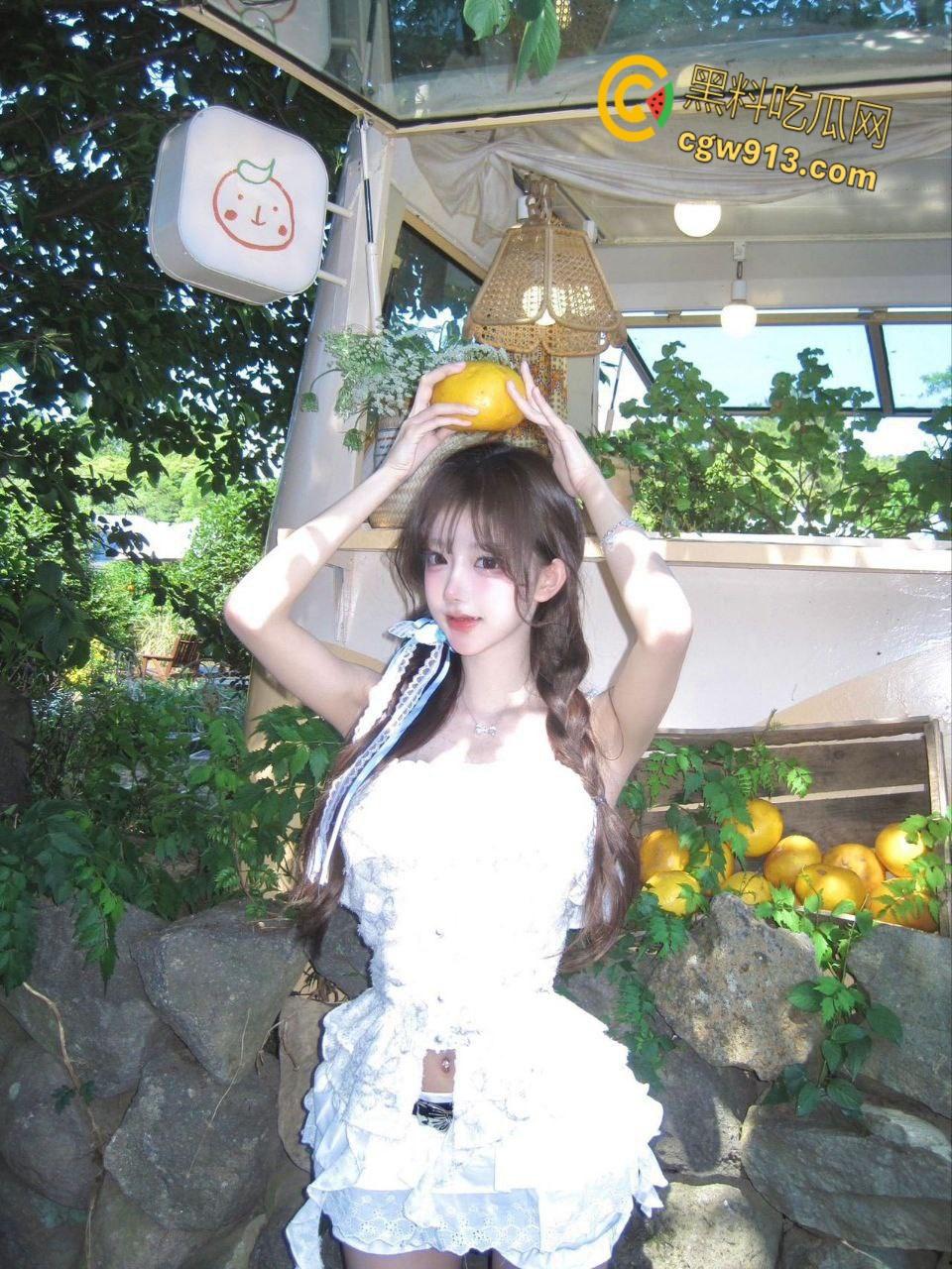 和表妹浴室鸳鸯浴，含情脉脉的给表哥口交，可爱洛丽塔无套玩弄，内射一线天白虎，简直就是人间尤物 ！-1