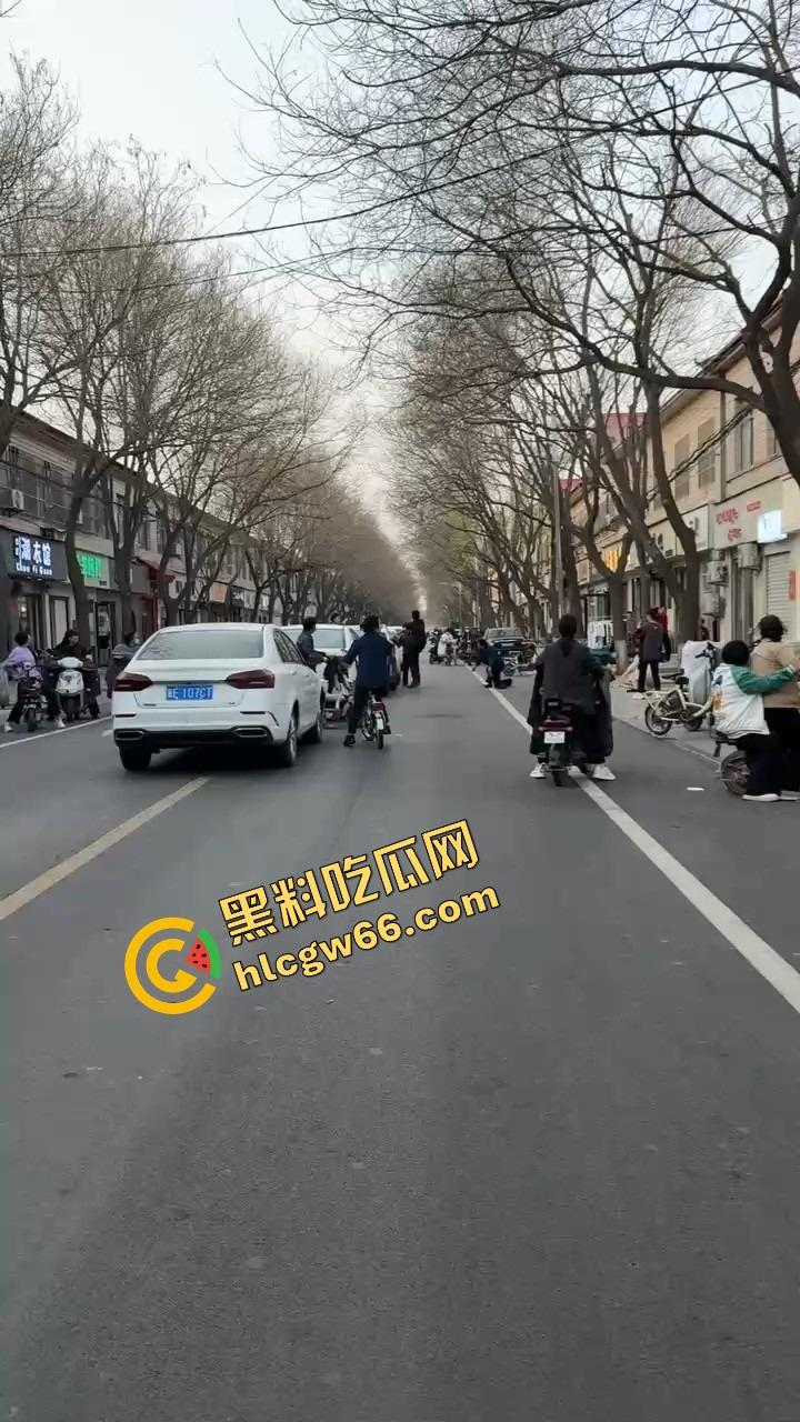 郑州人神共愤事件,当兵16年白练了,回家不是孝敬父母,是为个丑小三把爹妈打进医院!-4