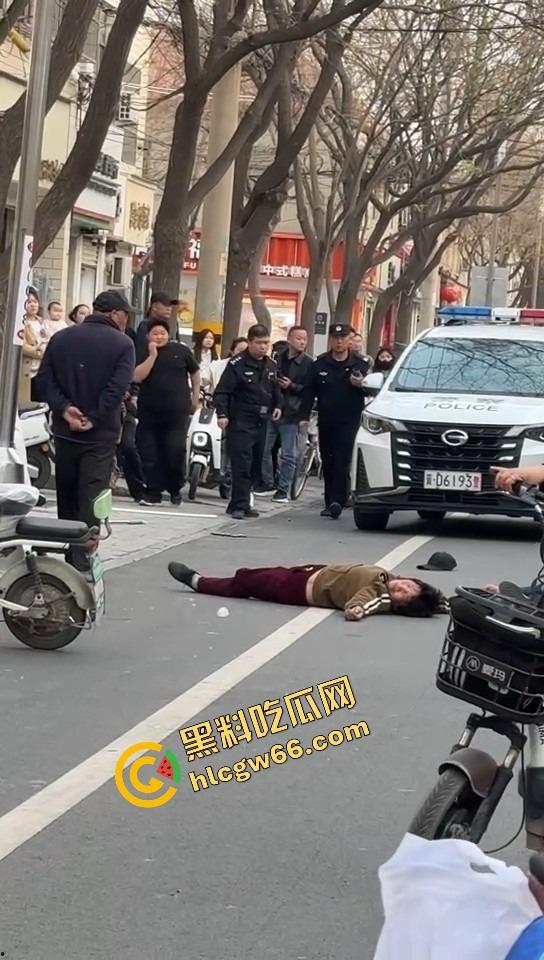 郑州人神共愤事件,当兵16年白练了,回家不是孝敬父母,是为个丑小三把爹妈打进医院!-12