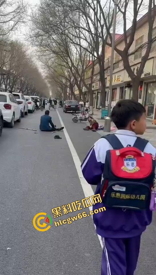 郑州人神共愤事件,当兵16年白练了,回家不是孝敬父母,是为个丑小三把爹妈打进医院!-14