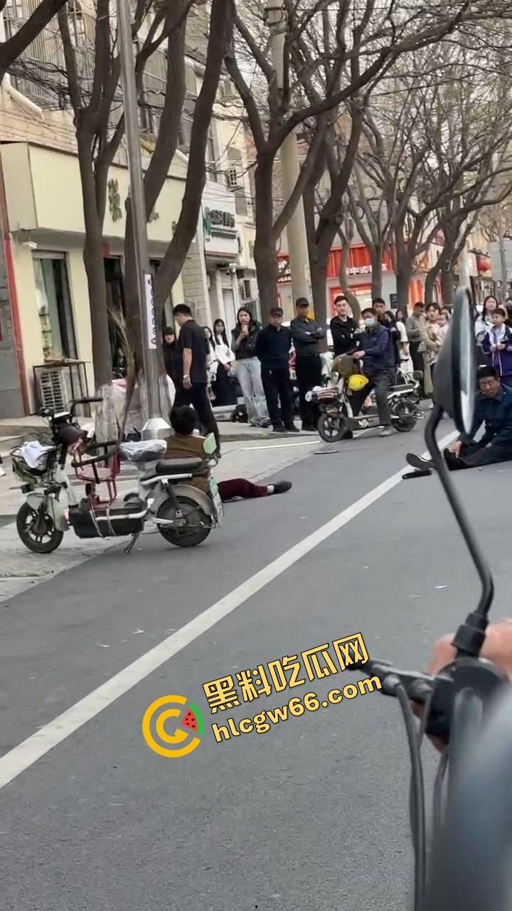 郑州人神共愤事件,当兵16年白练了,回家不是孝敬父母,是为个丑小三把爹妈打进医院!-16