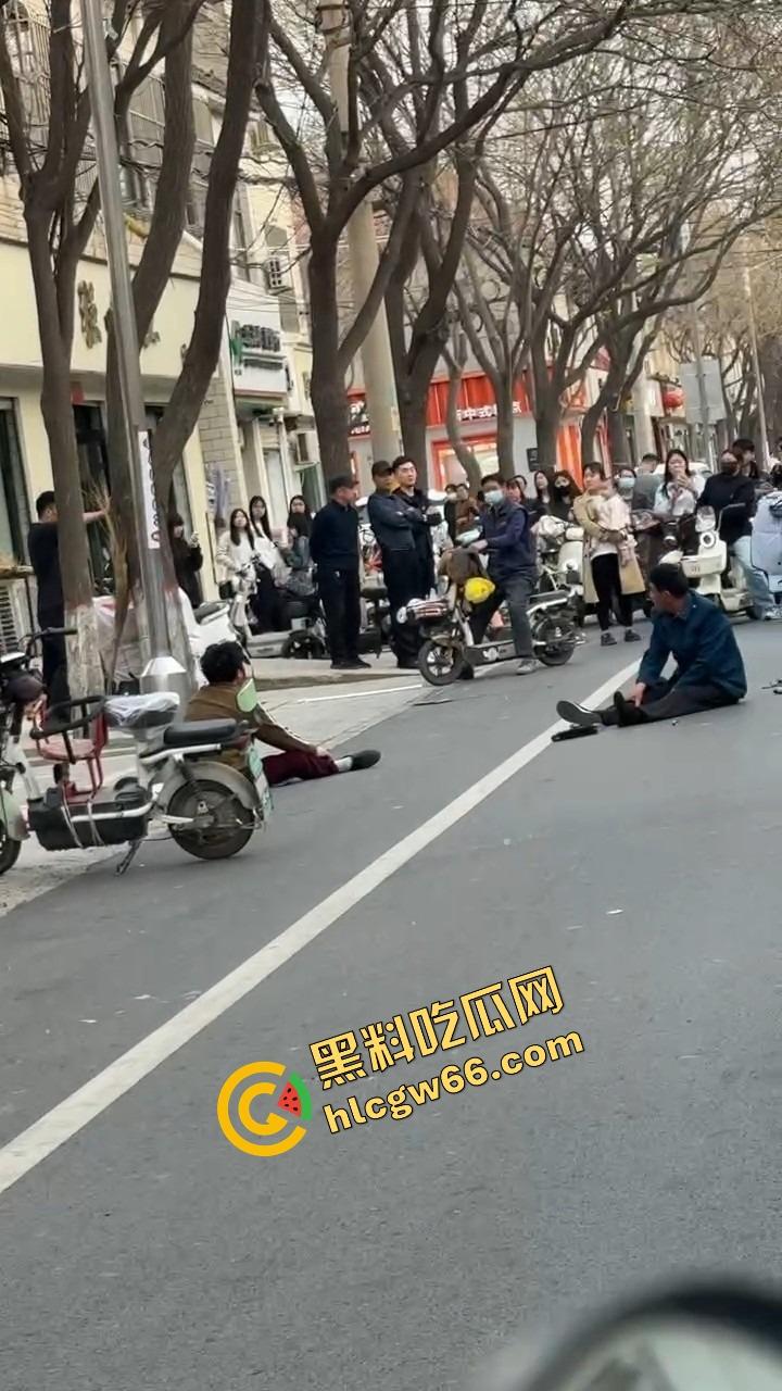 郑州人神共愤事件,当兵16年白练了,回家不是孝敬父母,是为个丑小三把爹妈打进医院!-17