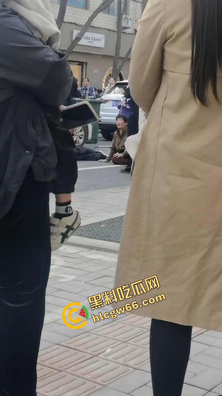 郑州人神共愤事件,当兵16年白练了,回家不是孝敬父母,是为个丑小三把爹妈打进医院!-19