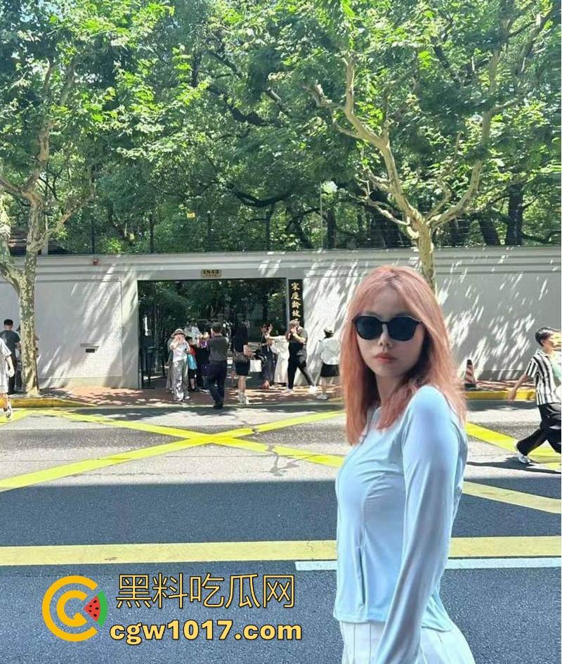 辽宁顶级母狗天天发信息求操,一天不操在哪狂叫,小穴被炮友操到外翻合不拢,颜值不高但胜在骚!-2