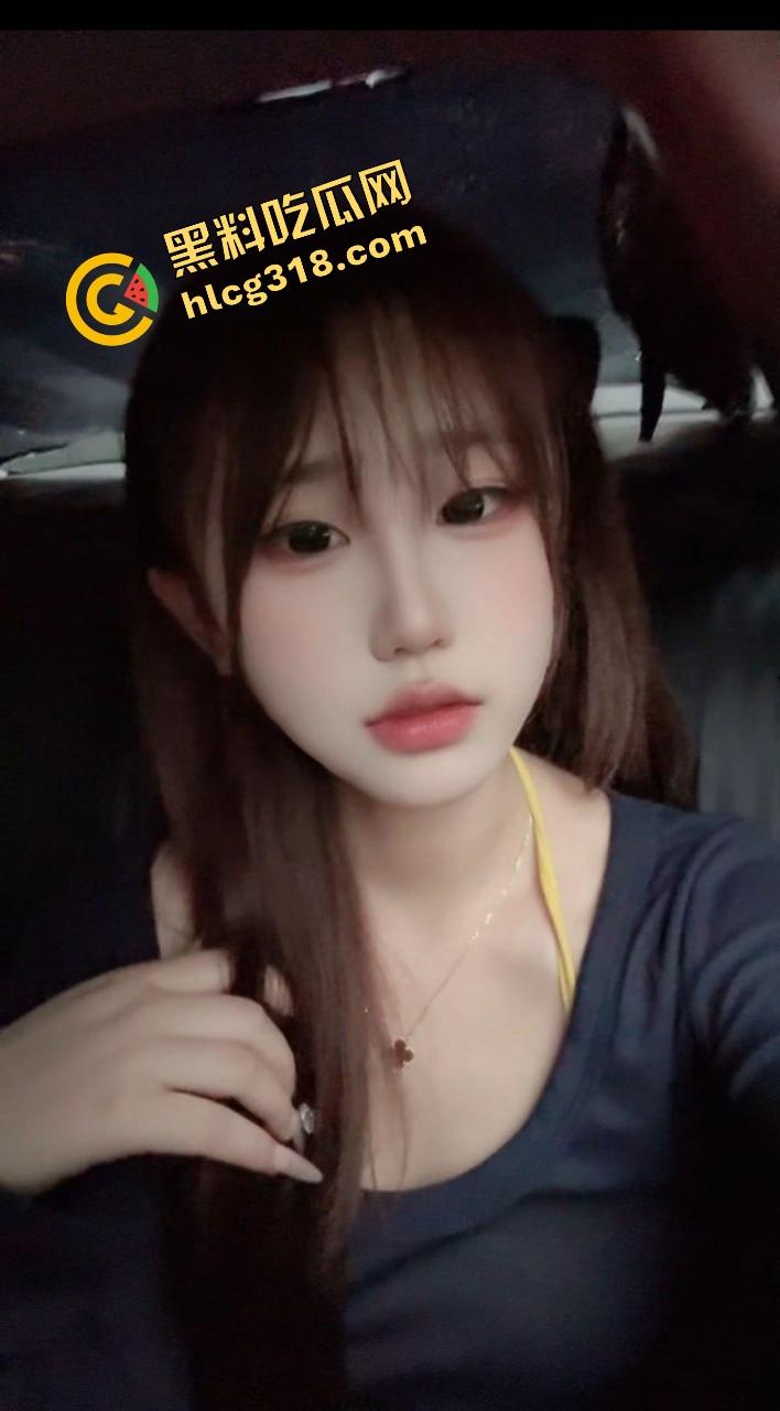 什么反人类操作?一边舔一边插,双飞还能左右开弓还能翻身换位,这身体素质简直是性爱奥运金牌级!-5