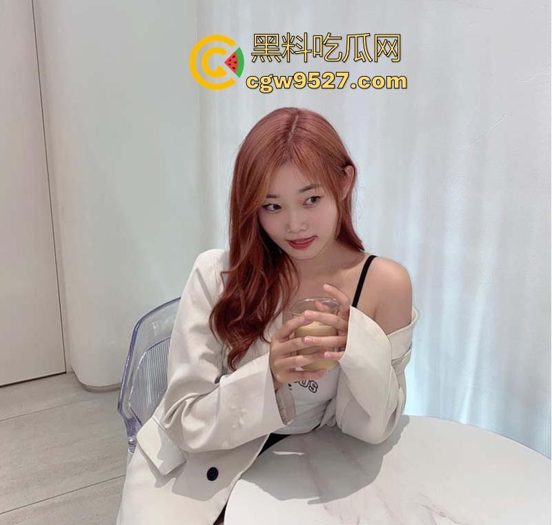 长春科技学院极品女大【刘泽】清纯学霸化身极骚反差婊,巨乳粉穴淫水尿液狂喷,露脸无套性爱视频曝光!-1