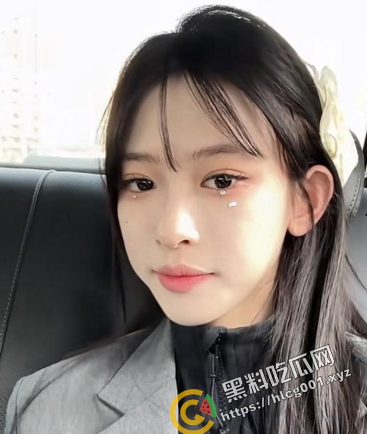 大哥在小群里炫耀捕获搞定抖音30W粉的女主播【妈沫】让她如何老老实实的吹箫!瓜友们觉得像不像?-2