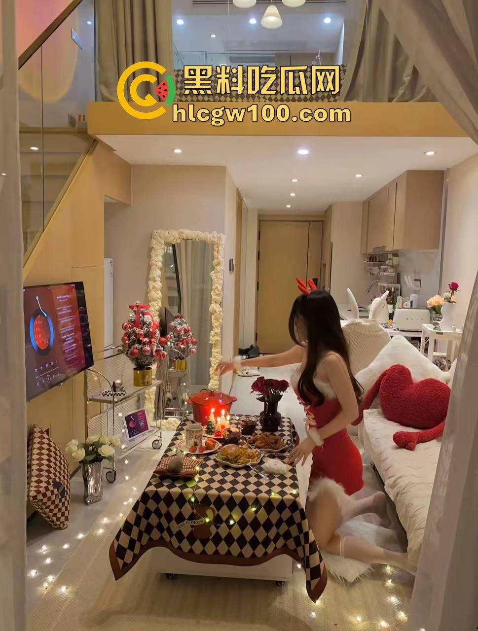 昨晚圣诞夜全员骑鹿 圣诞炮王排行榜火辣出炉 骚气红装妹子一边抽烟喝酒一边操B,礼物湿得发亮!-15