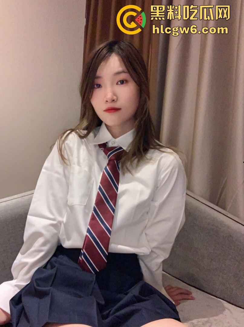 南京中医药大学红发学生妹『 徐思涵』陪金主伴游 白天是摄影师晚上是肉便器 情趣内衣换着花样骚视频流出!-4