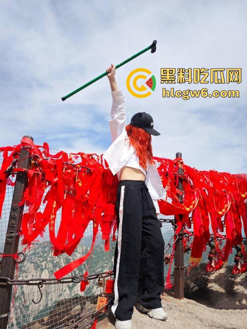 南京中医药大学红发学生妹『 徐思涵』陪金主伴游 白天是摄影师晚上是肉便器 情趣内衣换着花样骚视频流出!-16