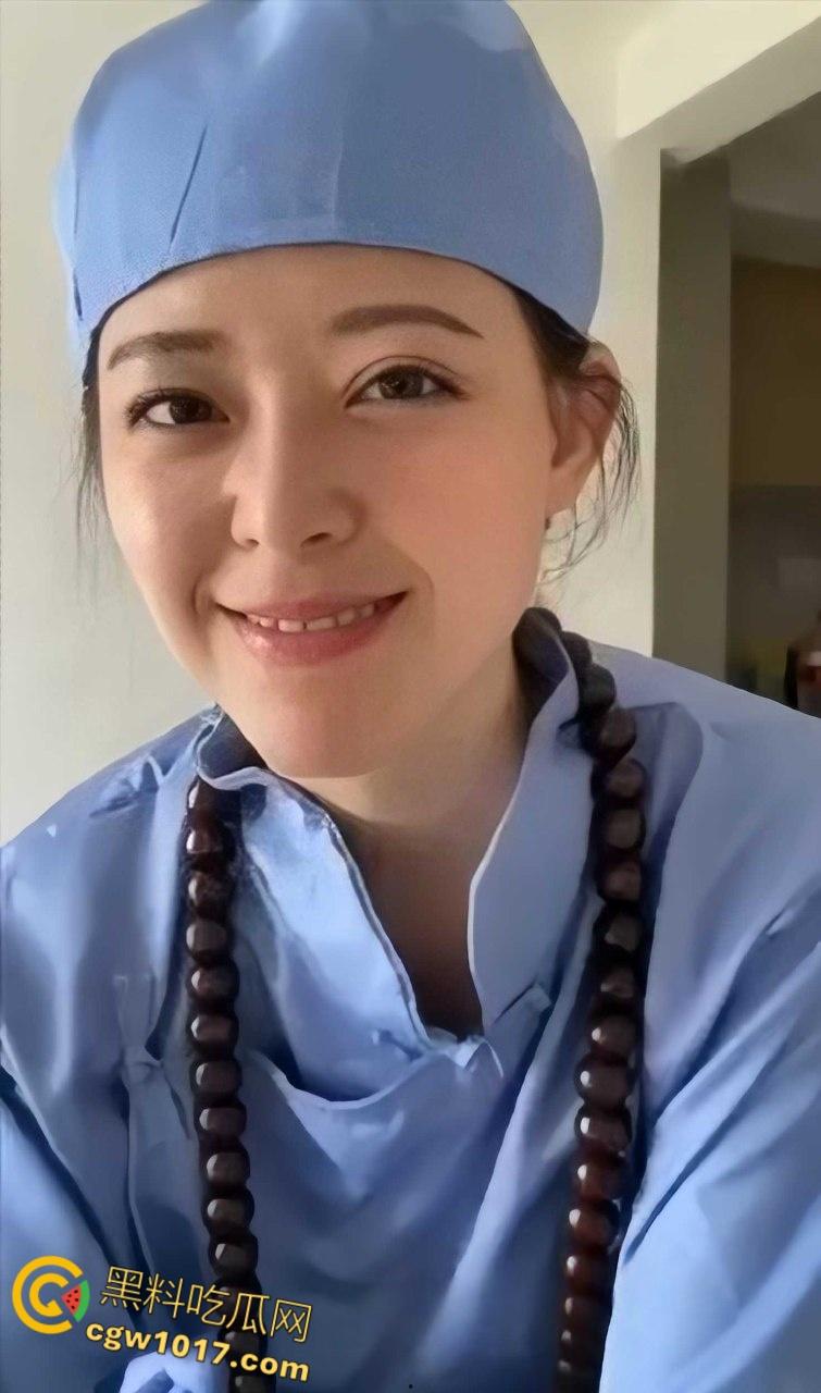 不负如来不负卿,尼姑也爱大阴茎,怼脸特写超绝口交技, 舔屌的表情骚到极致!-2