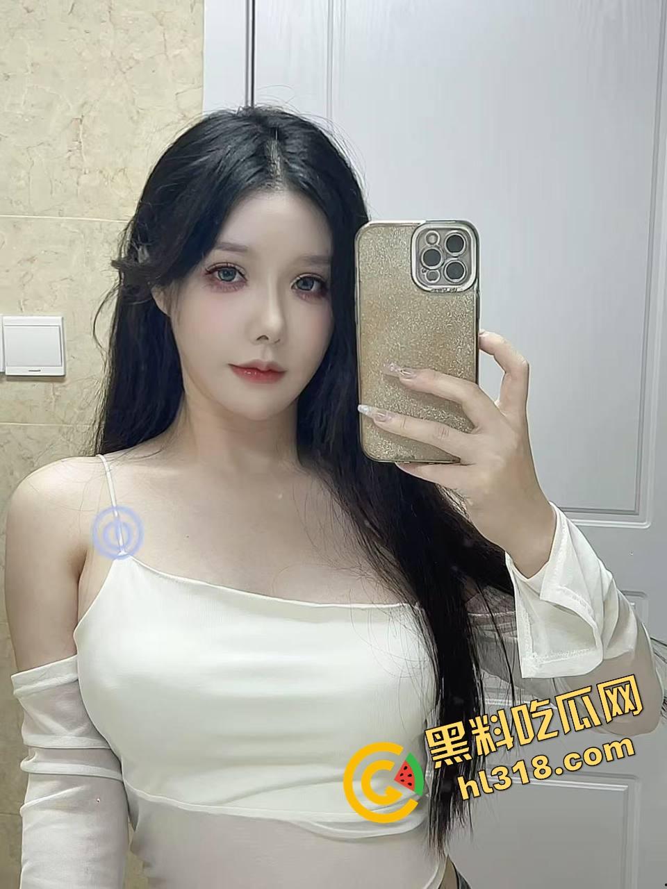 国外留学高挑美女『夏婷婷』被按桌上无套猛操,趁朋友不在家一顿狠狠冲刺,肉体撞击快把桌子干散架!-2