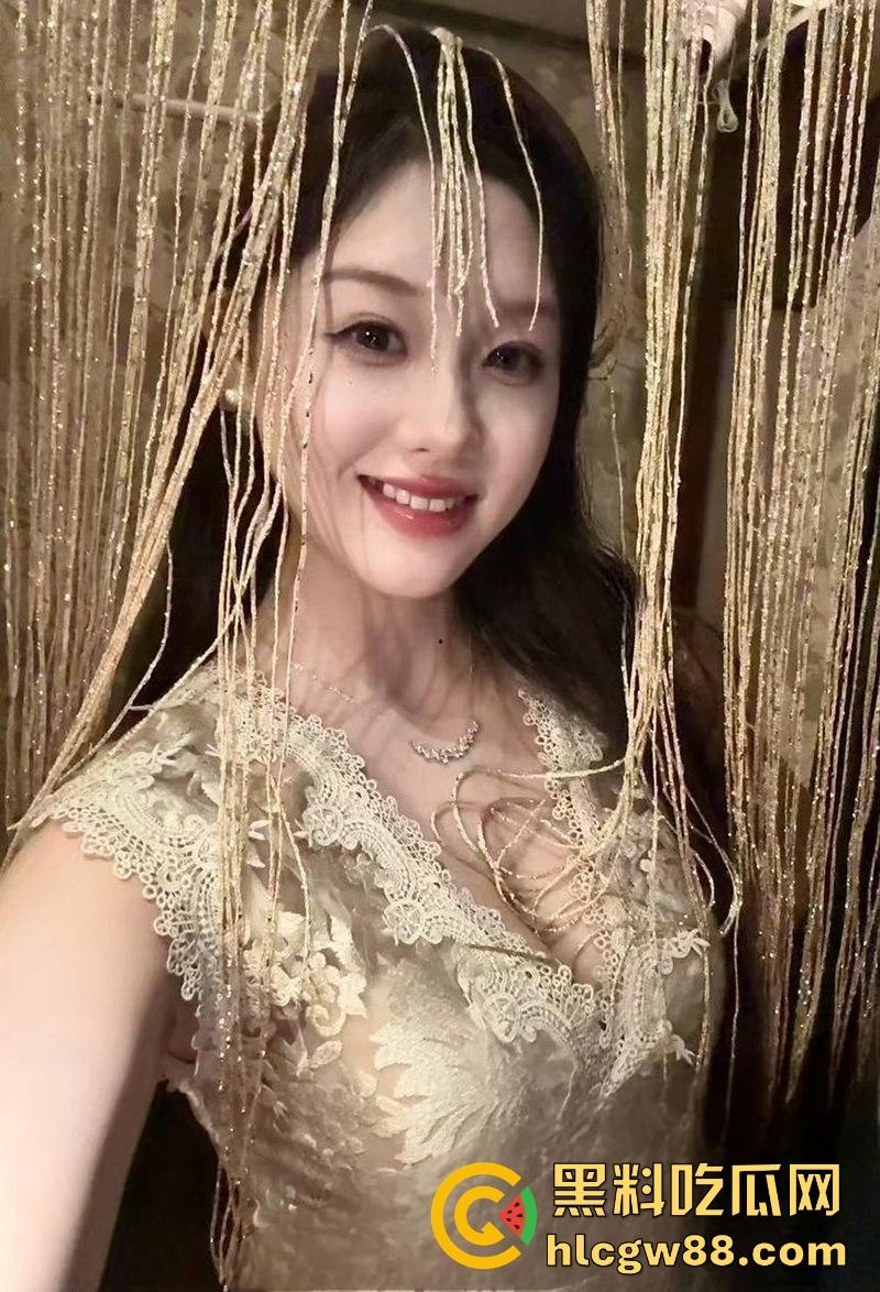 上海名媛【苏芮芮】高冷女神私下竟是金主专属肉便器,34D火辣身材跪爬求操,蜜穴被塞满!-4