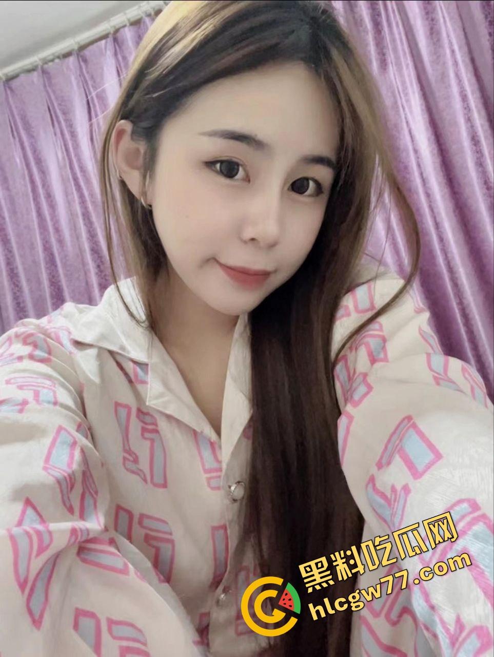 眼镜妹就是骚啊 光是这个表情就让你受不了 一看平时就没少磨练啊 跟魅魔一样像是个无法满足的容器!-1