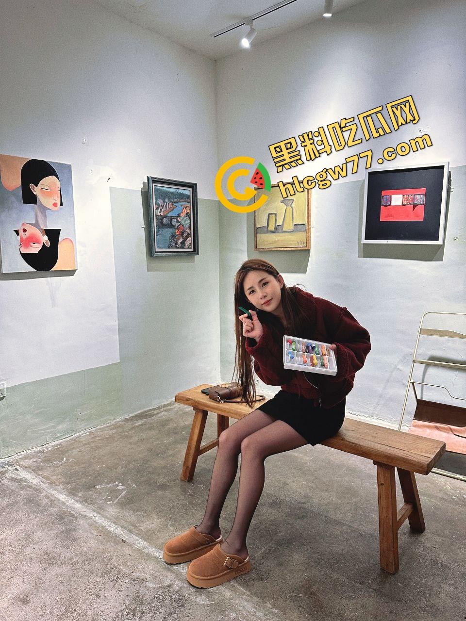 眼镜妹就是骚啊 光是这个表情就让你受不了 一看平时就没少磨练啊 跟魅魔一样像是个无法满足的容器!-3