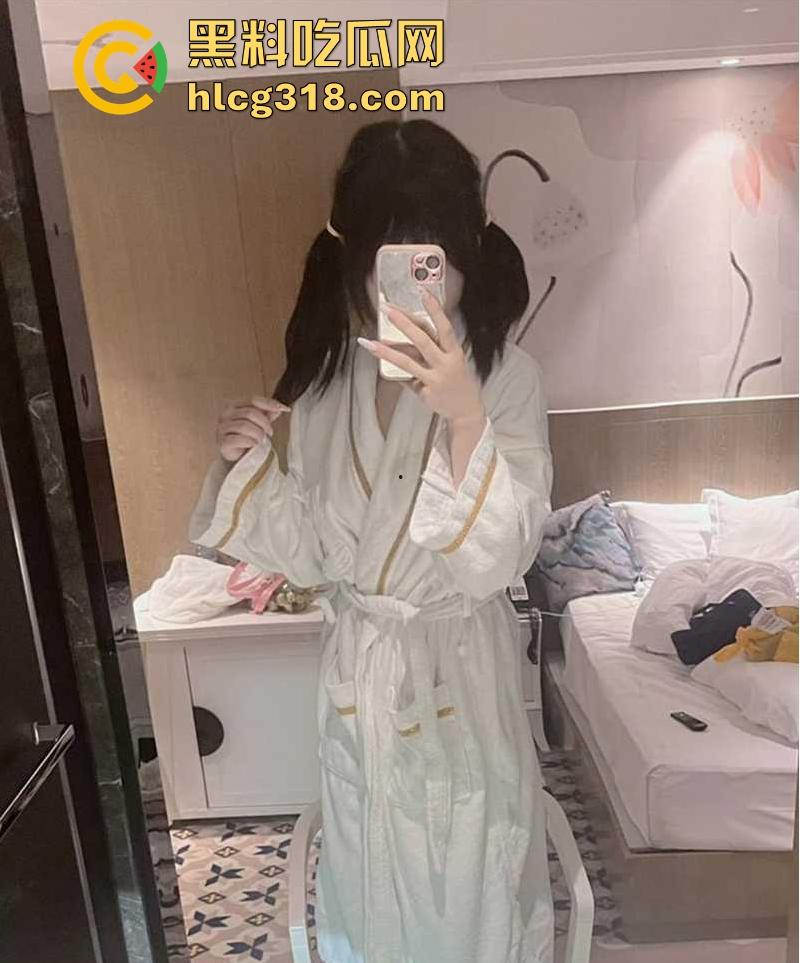 极品可爱福利姬【圆圆酱】可爱JK萝莉被金主无套后入,户外露出掰穴自慰,刺激感爆棚!-2