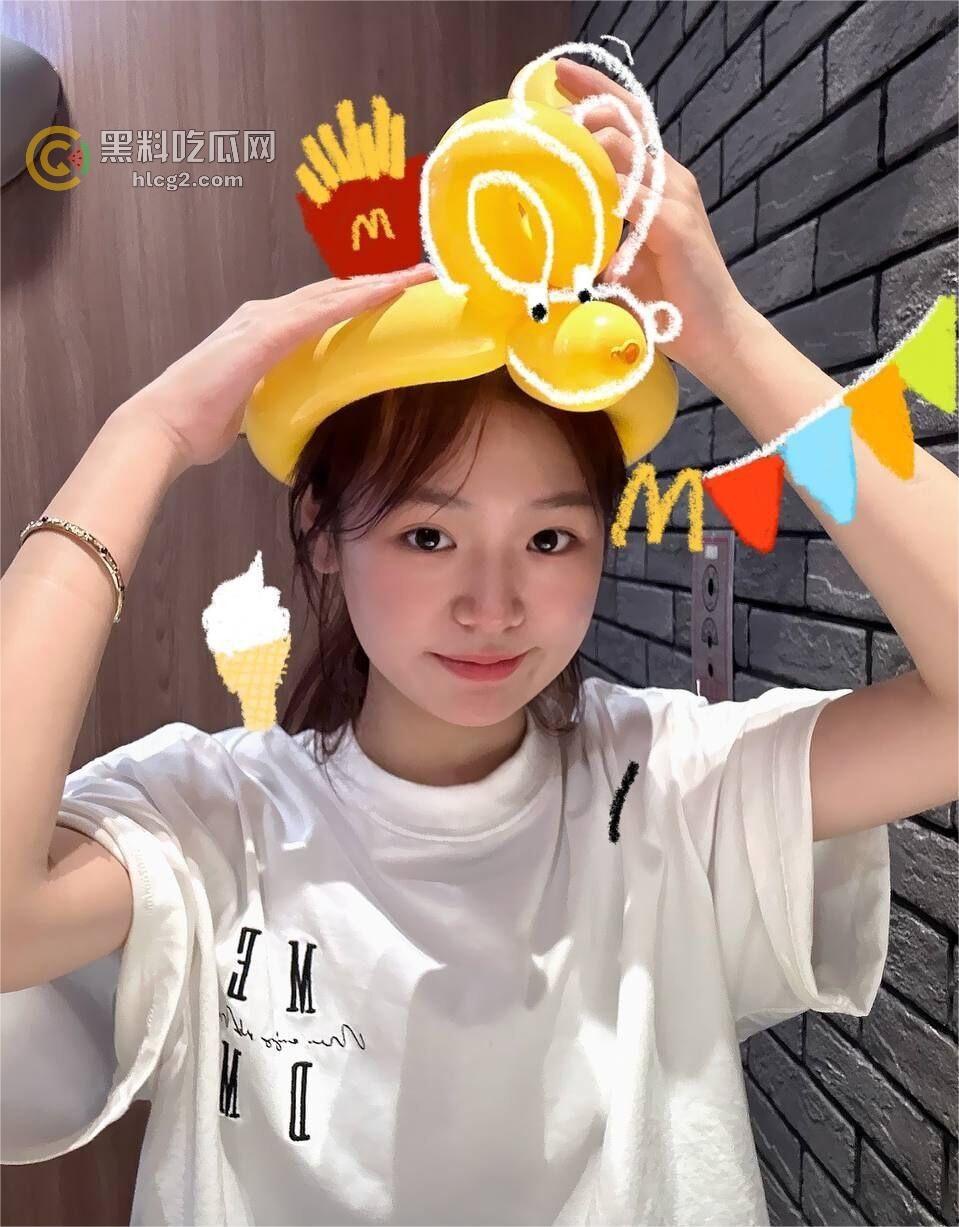 西安高颜值美女私密视频曝光!男友啪啪自拍流出,生活照也全程直播!-1