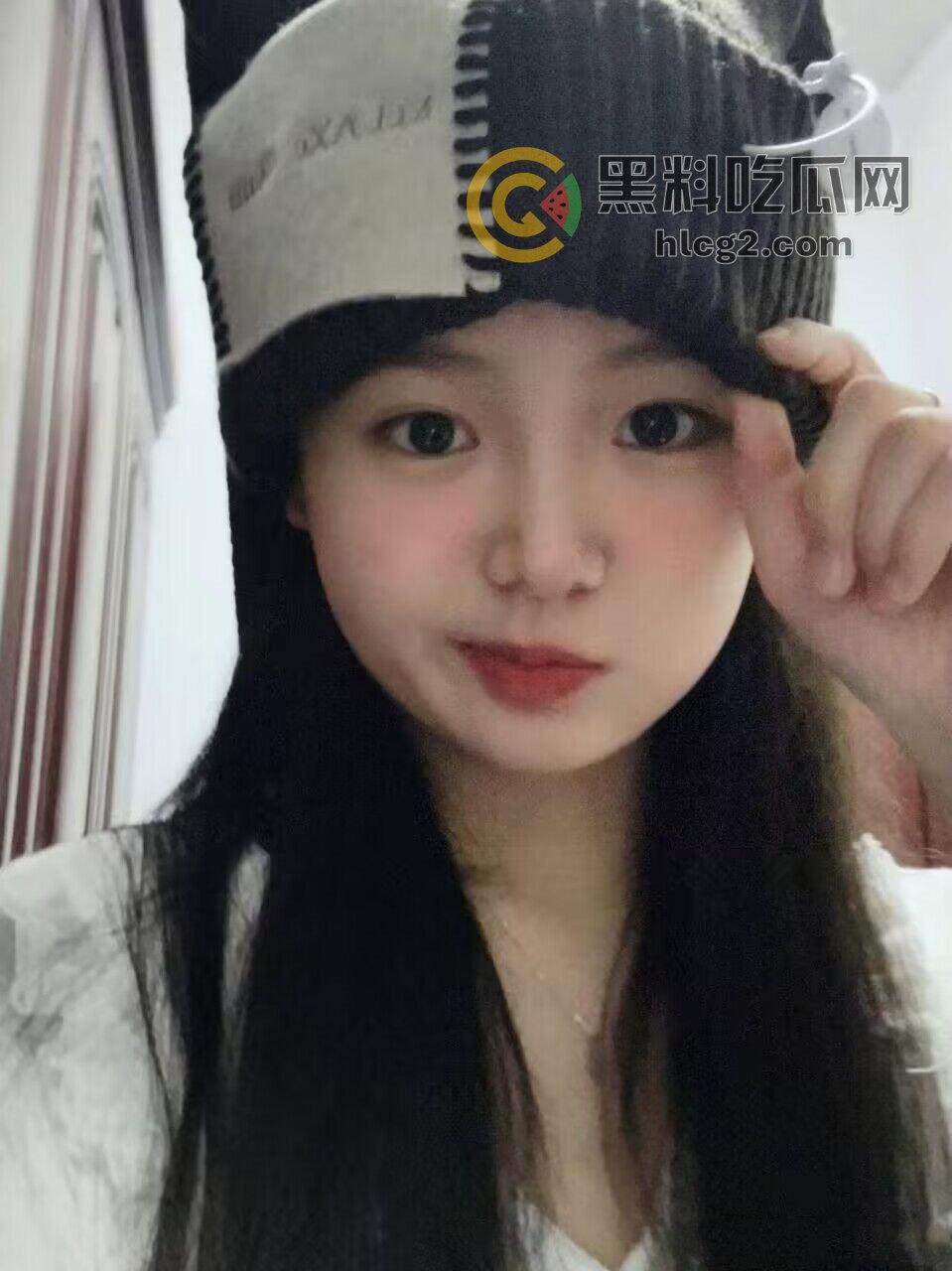 西安高颜值美女私密视频曝光!男友啪啪自拍流出,生活照也全程直播!-2